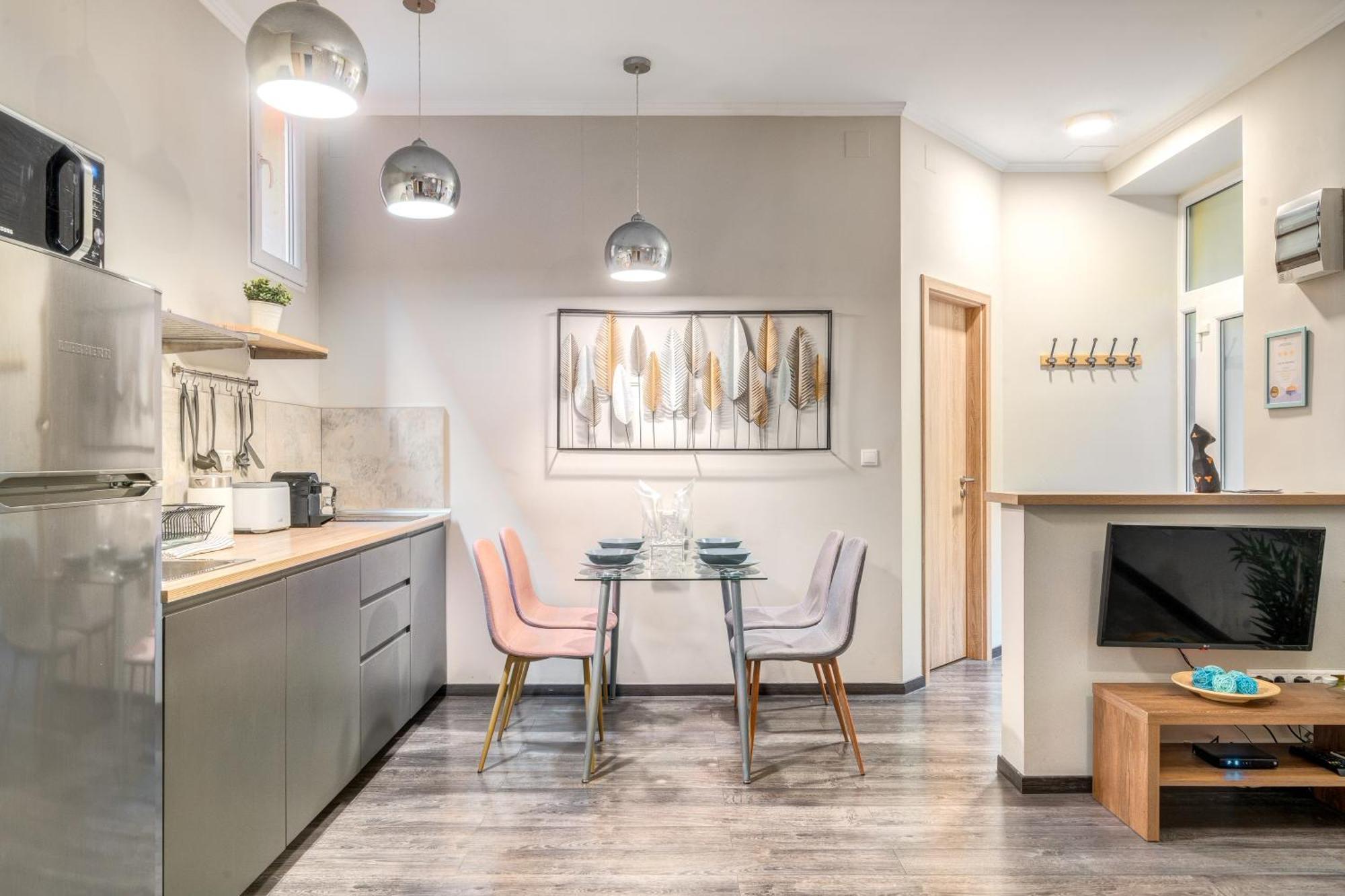 Akacfa-a13 Center 2 Bedroom Apartament *