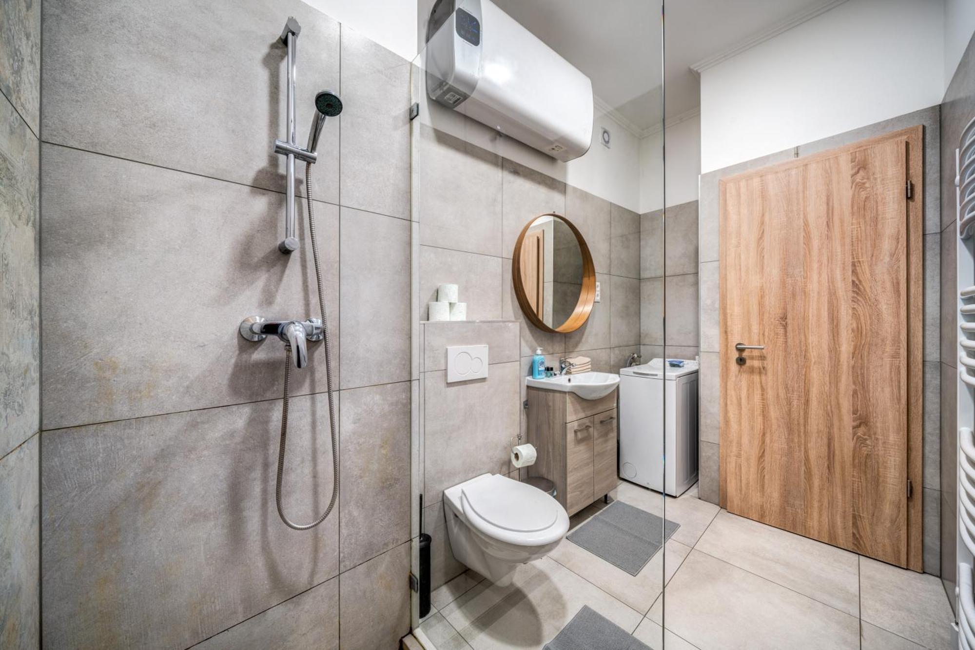 Akacfa-a13 Center 2 Bedroom Apartment *