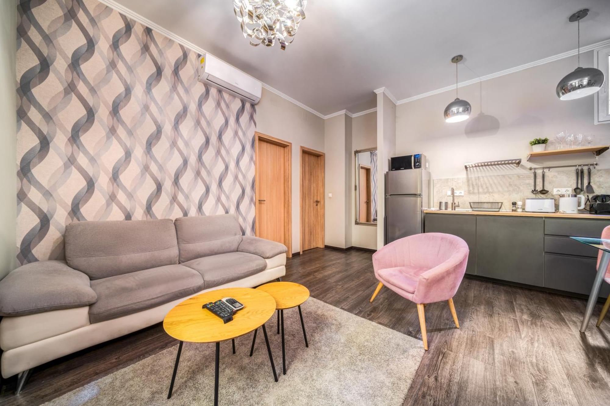 Akacfa-a13 Center 2 Bedroom Apartment